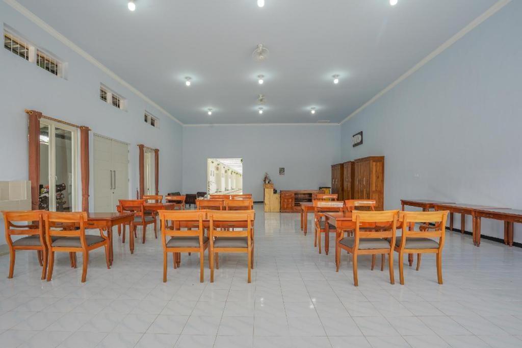 Oyo 477 Raka Residence Syariah Purwoharjo Banyuwangi Banyuwangi  Exteriör bild