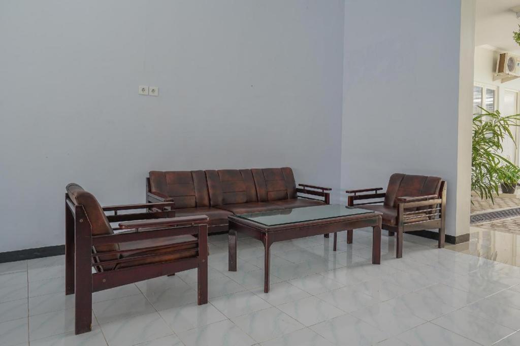 Oyo 477 Raka Residence Syariah Purwoharjo Banyuwangi Banyuwangi  Exteriör bild