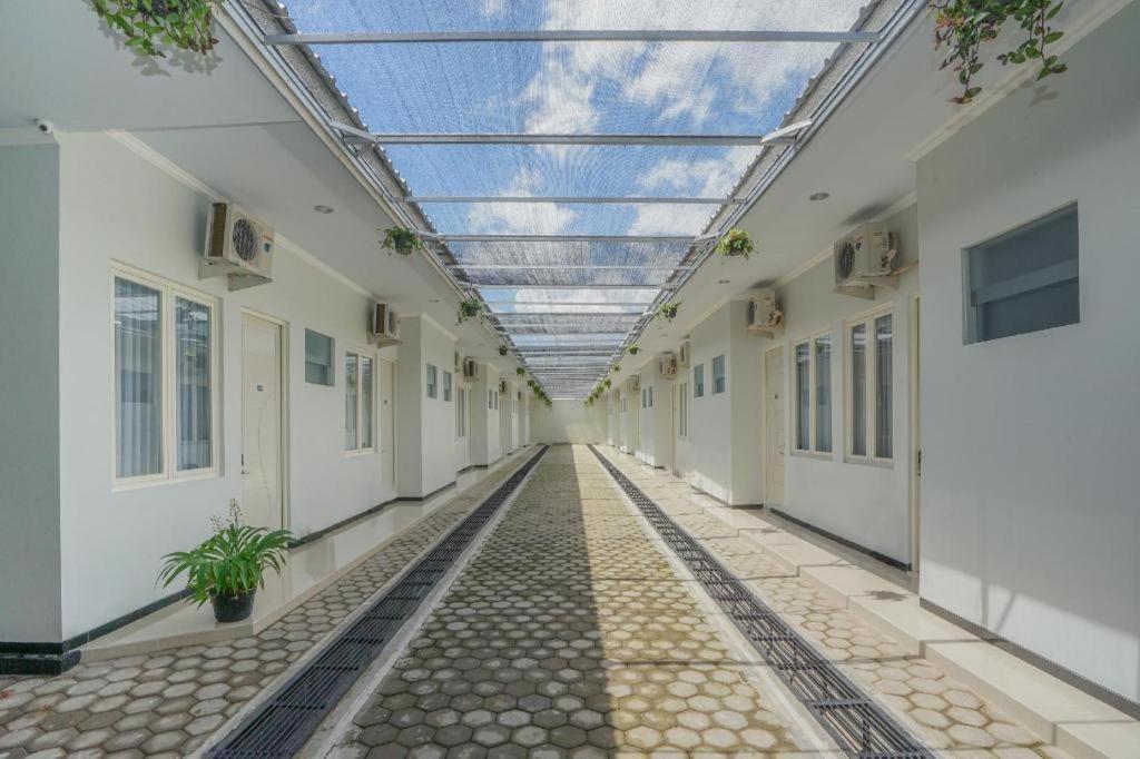 Oyo 477 Raka Residence Syariah Purwoharjo Banyuwangi Banyuwangi  Exteriör bild