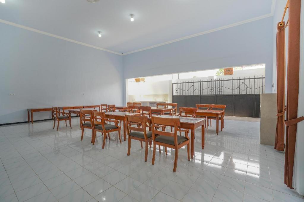 Oyo 477 Raka Residence Syariah Purwoharjo Banyuwangi Banyuwangi  Exteriör bild