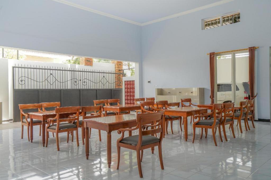 Oyo 477 Raka Residence Syariah Purwoharjo Banyuwangi Banyuwangi  Exteriör bild