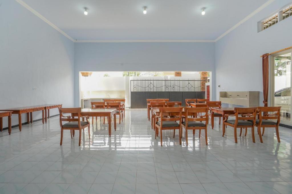 Oyo 477 Raka Residence Syariah Purwoharjo Banyuwangi Banyuwangi  Exteriör bild