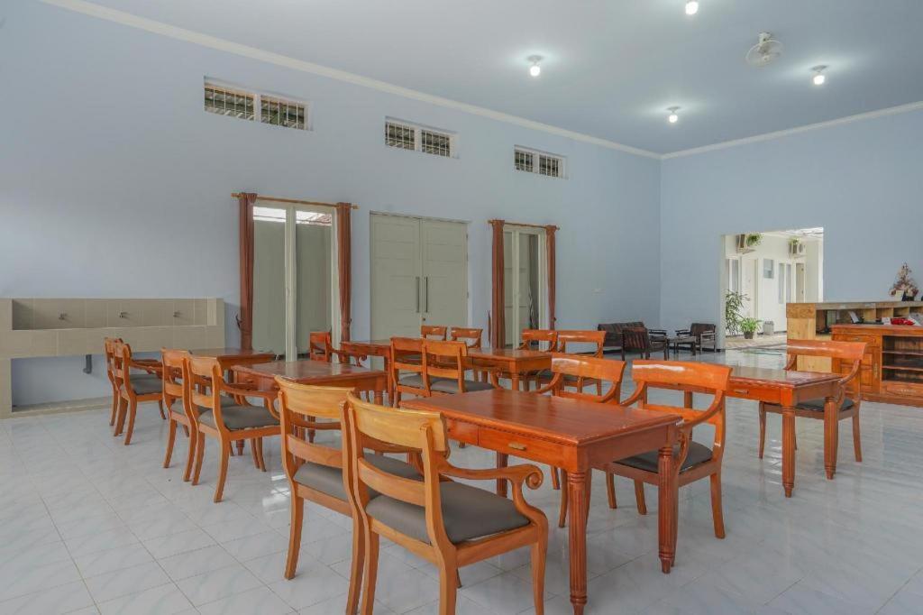 Oyo 477 Raka Residence Syariah Purwoharjo Banyuwangi Banyuwangi  Exteriör bild